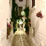 White Stone- La Terrazza أوستوني