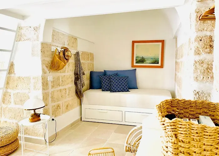 White Stone- La Terrazza أوستوني